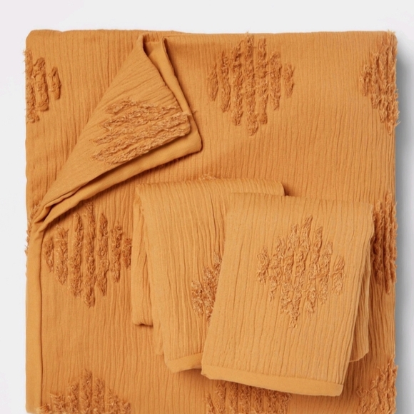 King Tufted Diamond Crinkle Duvet Cover and Pillowcase Set, Dark Gold - Picture 5 of 5